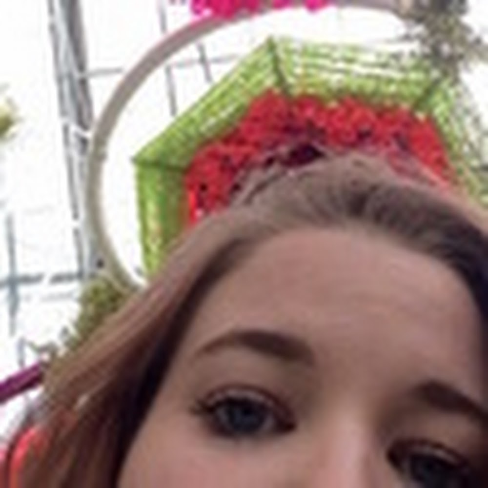 Meet your Posher, Maya